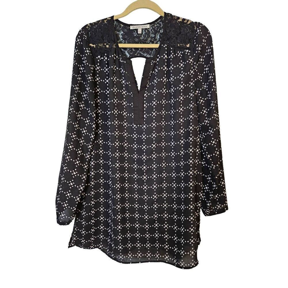 Daniel Rainn black and white long sleeved top with lace accent at shoulder. Size